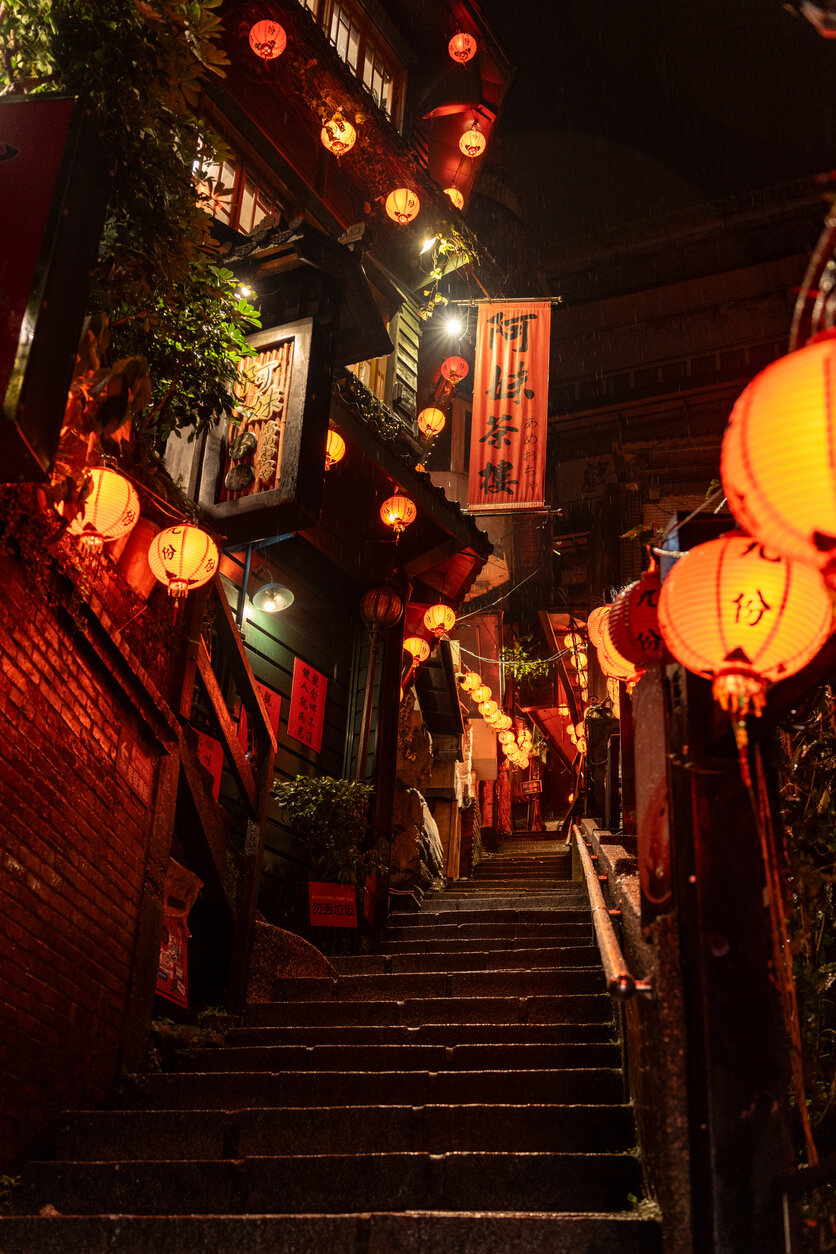 「死ぬまでに行きたい！世界の絶景」プロデューサー 詩歩氏が、タムロン35-100mm F2.8 (Model A078)と16-30mm F2.8 G2 (Model A064) ソニー Eマウント用2本で身軽に巡る、台湾女子旅