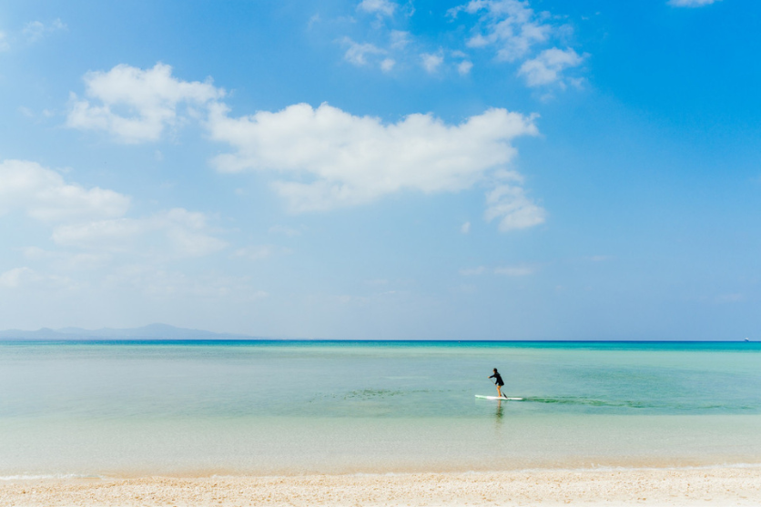 フォトグラファーの休日、ぶらり旅で撮る沖縄の海とスナップ | TAMRON