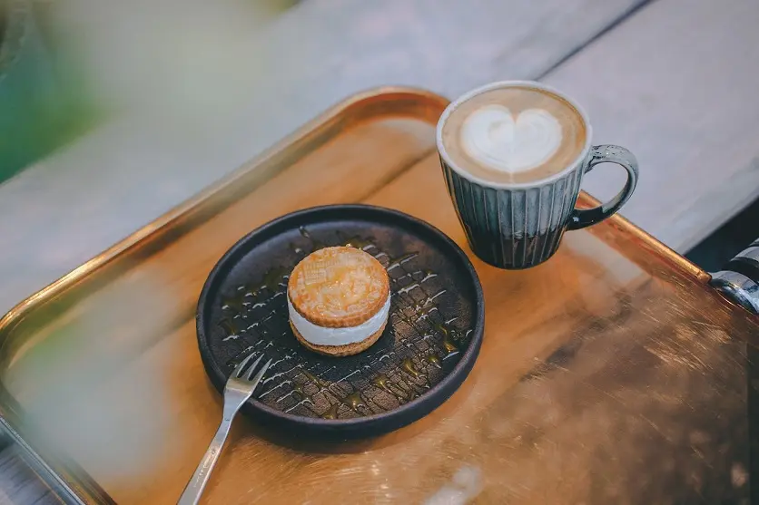Tips for taking stylish and eye-catching cafe photos using an interchangeable-lens camera!
