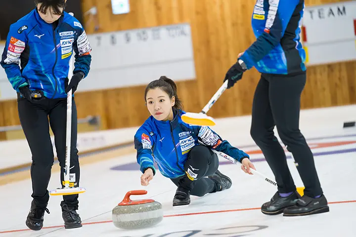 Photo Gallery of the women’s curling team Loco Solare