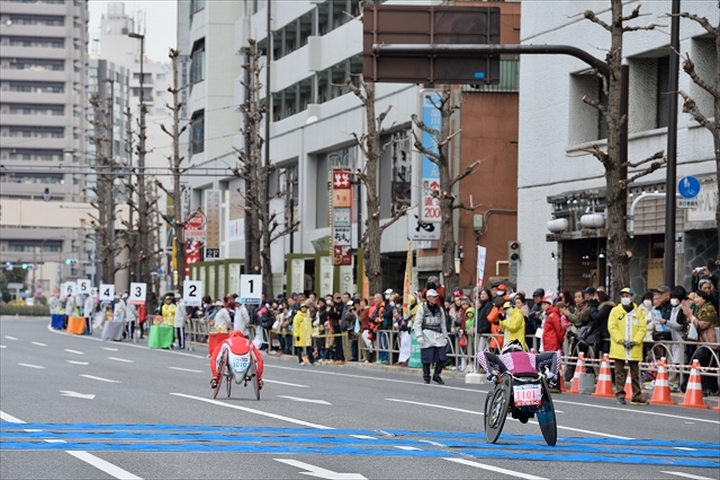 Photo Gallery of wheelchair Marathon Wakako Tsuchida