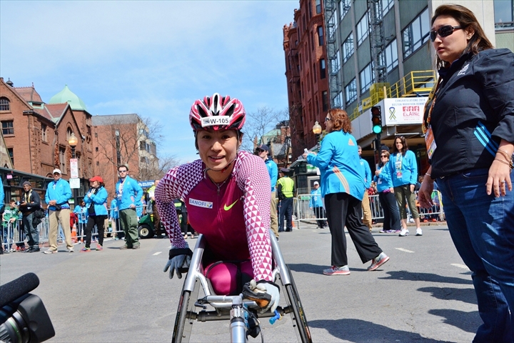 Photo Gallery of wheelchair Marathon Wakako Tsuchida