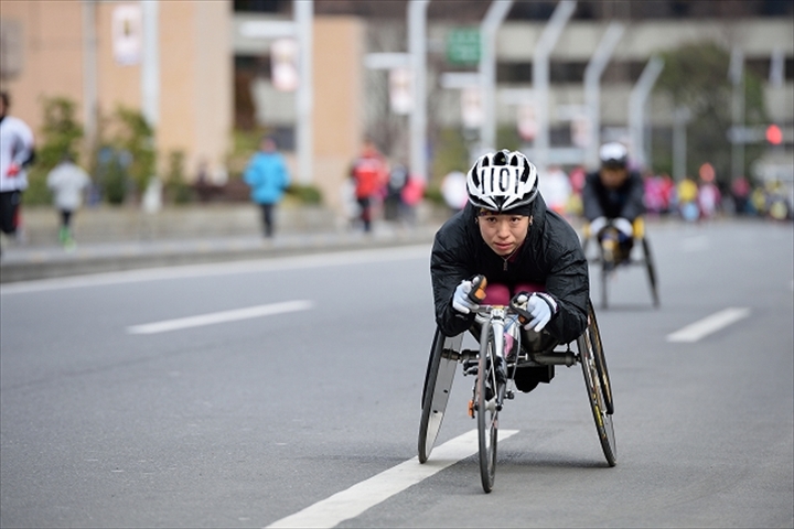 Photo Gallery of wheelchair Marathon Wakako Tsuchida