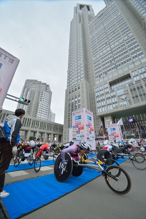 Photo Gallery of wheelchair Marathon Wakako Tsuchida