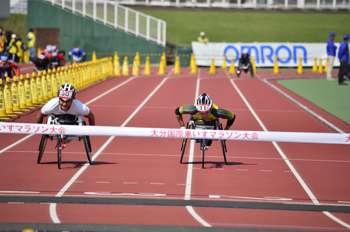 Photo Gallery of wheelchair Marathon Wakako Tsuchida