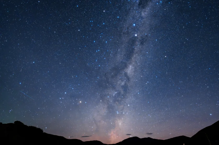 【星空(星景)の撮り方】一眼カメラの設定やレンズ選びのポイントをご紹介