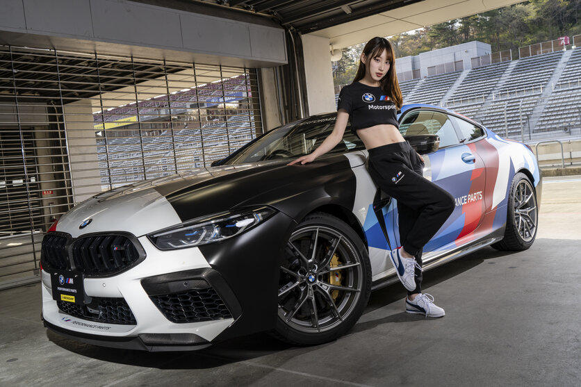 カーフォトグラファー 片山 大輔氏が35-150mm F/2-2.8 Di III VXD (Model A058)で撮影したBMWM4とのコラボポートレート