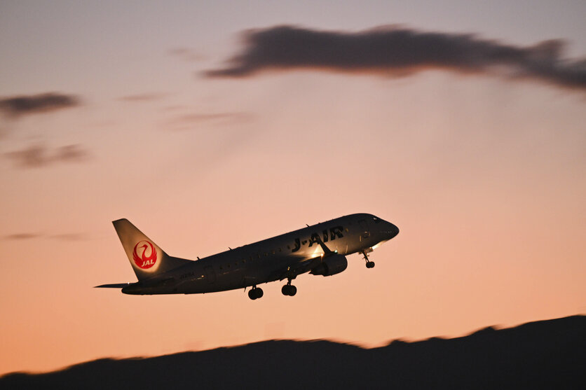 旅行ジャーナリスト・フォトグラファー シカマアキがタムロン150-500mm F5-6.7(Model A057) ニコン Z マウント用で撮る、日本各地での身軽な飛行機撮影