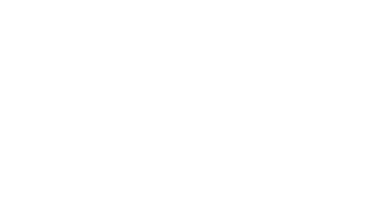 【製品実現の基礎を築く】本社には二つの大規模な金型製造設備があります。一つは自動制御で24時間稼働するマシニングセンターで構成するライン。金型製造の大幅な期間短縮を実現しています。もう一つは、職人技が生きる在来型の金型工場。タムロン製品の金型は全てここで作られ、高精度、高品質生産の土台を作り上げます。