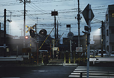 「鉄道渡り」　有村 健二