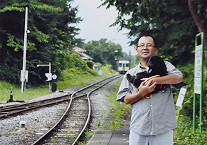 「子犬と小海線」　江川　陽平