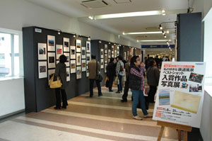 昨年、第6回の入賞作品写真展の様子